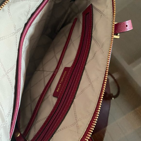 Michael Kors Signature Jet Set East West Top Zip Tote Red Leather Purse NWOT - Picture 7 of 8